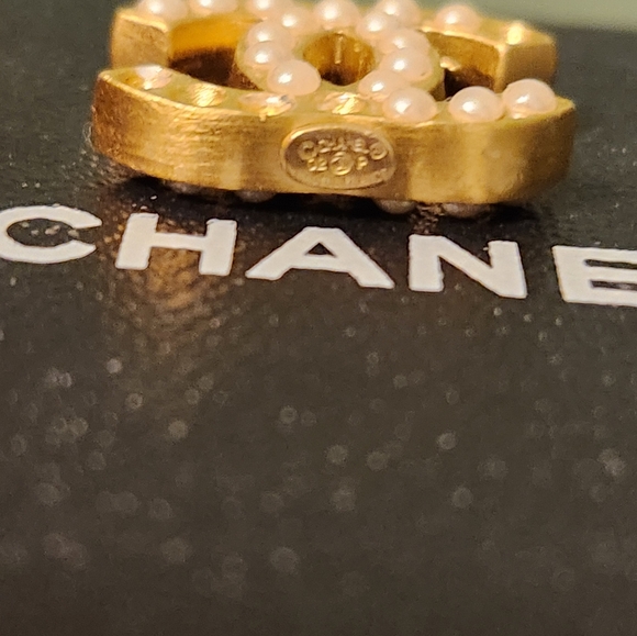 2002 P Chanel Double-sided Pearl CC Logo Pendant Vintage - Picture 3 of 6